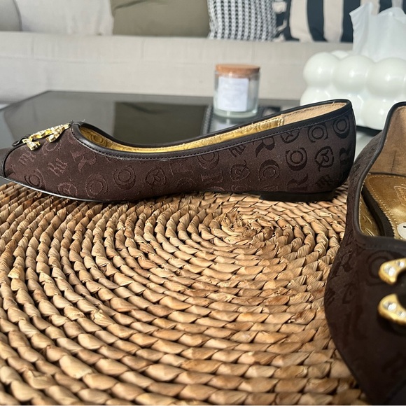 Rocawear Brown Flats with Gold Detailing - Picture 6 of 15